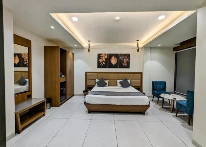 Hotel Red Chillee Restro