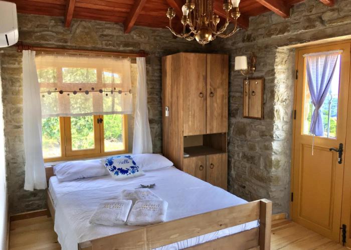 Sari Keçi̇ Taş Otel