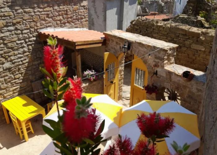 Sari Keçi̇ Taş Otel