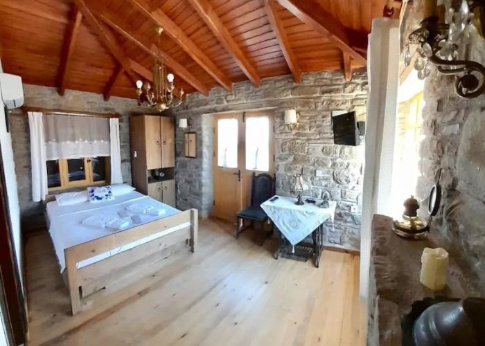 Sari Keçi̇ Taş Otel