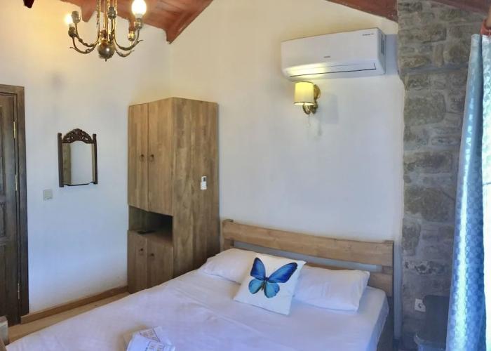 Sari Keçi̇ Taş Otel