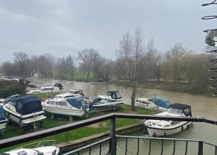 Waterfront House In The Heart Of St Neots