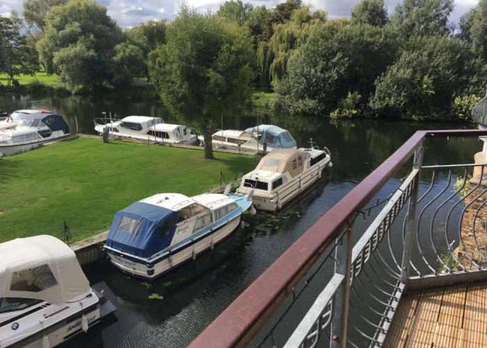 Waterfront House In The Heart Of St Neots