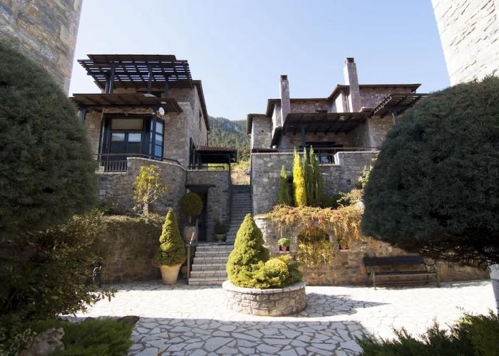 Ostra Menalon Luxury Suites