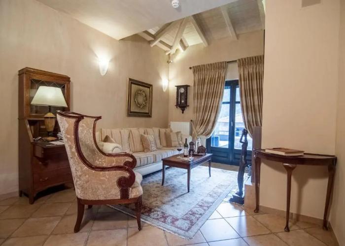 Ostra Menalon Luxury Suites
