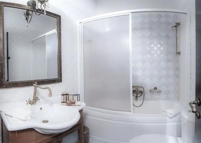 Ostra Menalon Luxury Suites