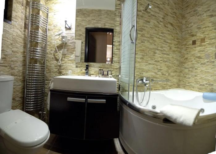 Ostra Menalon Luxury Suites
