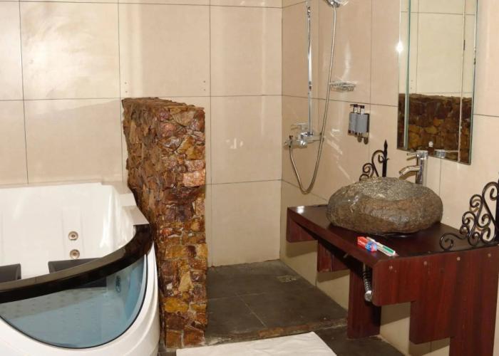 Lake Safari Lodge