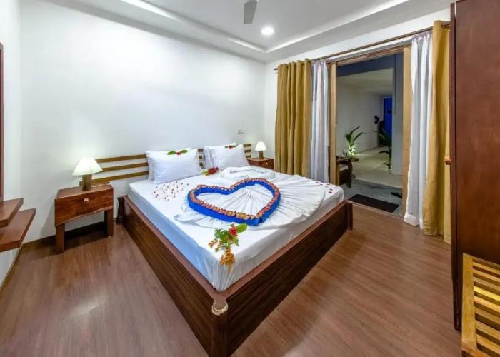 Dhiffushi White Sand Beach Hotel