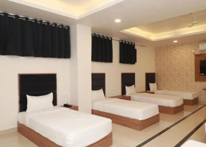 7 Vachan Lawns And Banquet