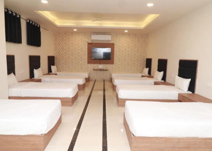 7 Vachan Lawns And Banquet