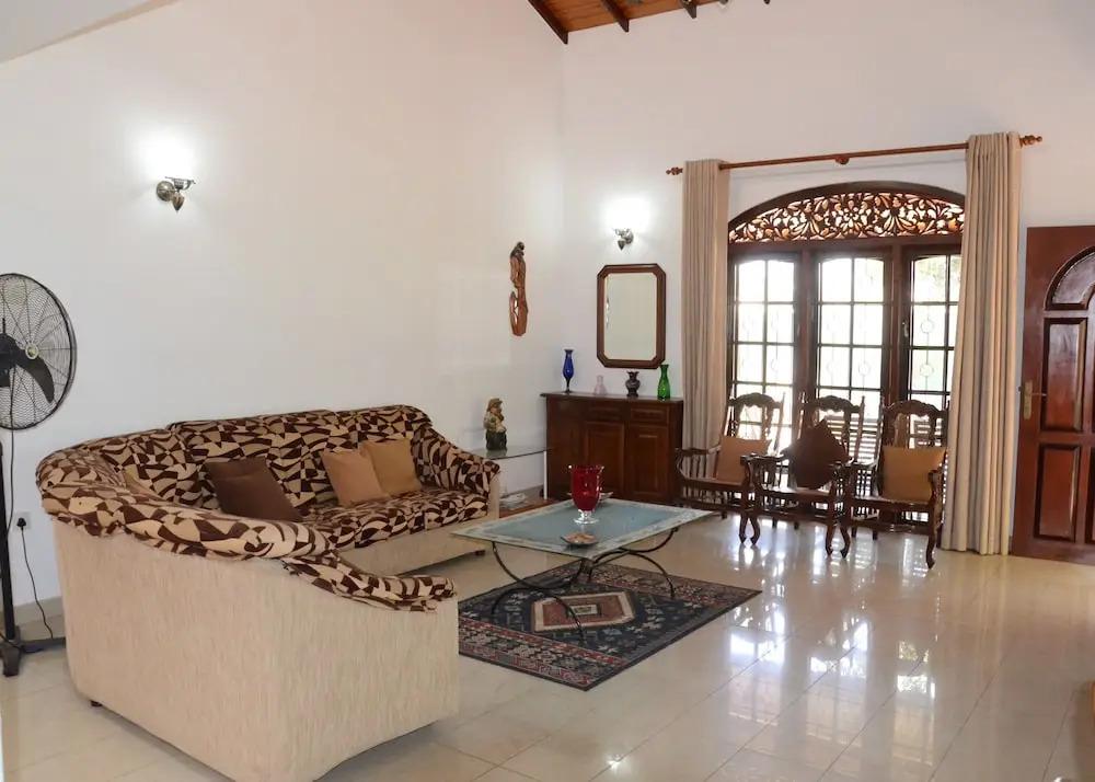 Gondolas Holiday Lanka