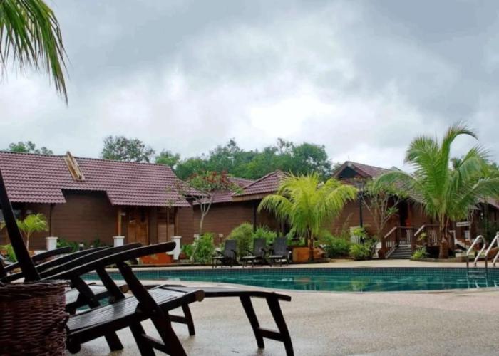 Ulek Beach Resort