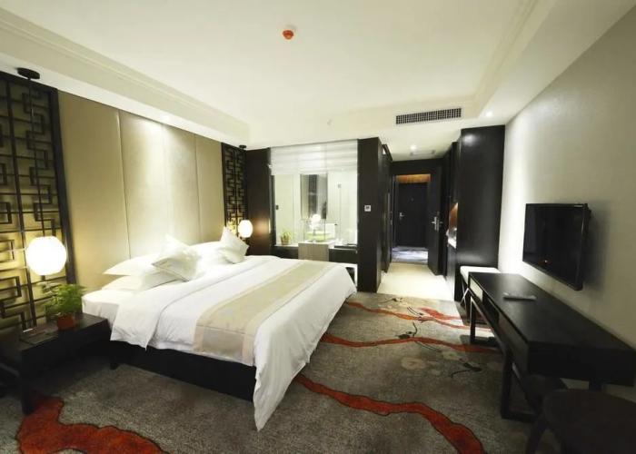 Dongfang Xuanyi Holiday Hotel