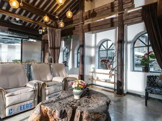 Tengchong Heshun Sufengtang Panoramic Holiday Inn