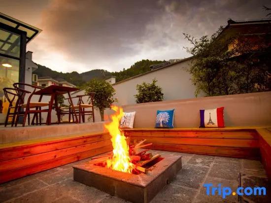 Yunqi Courtyard Hot Spring Inn