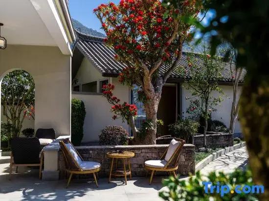 Tengchong Yunhaiju Hot Spring Courtyard Inn