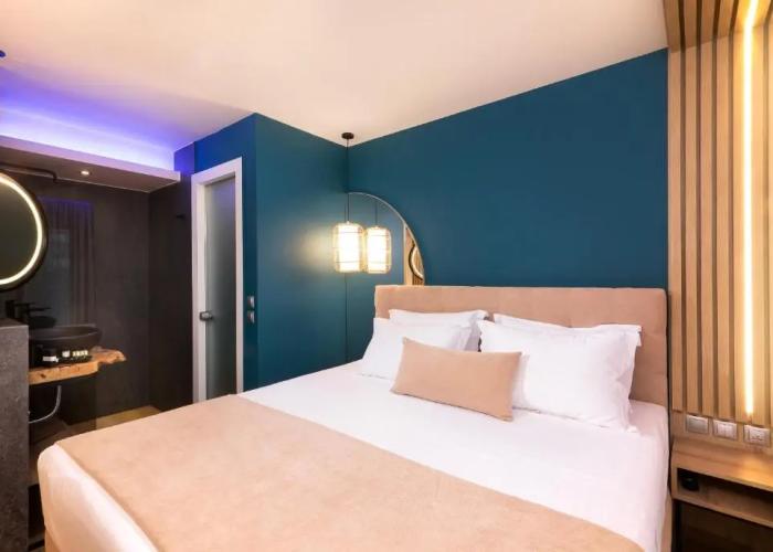 SKS Luxury Suites & Rooms