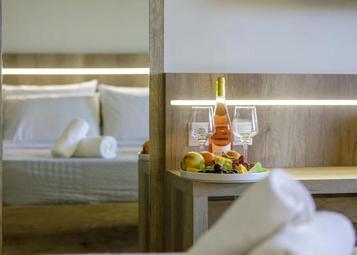 Yakinthos Hotel