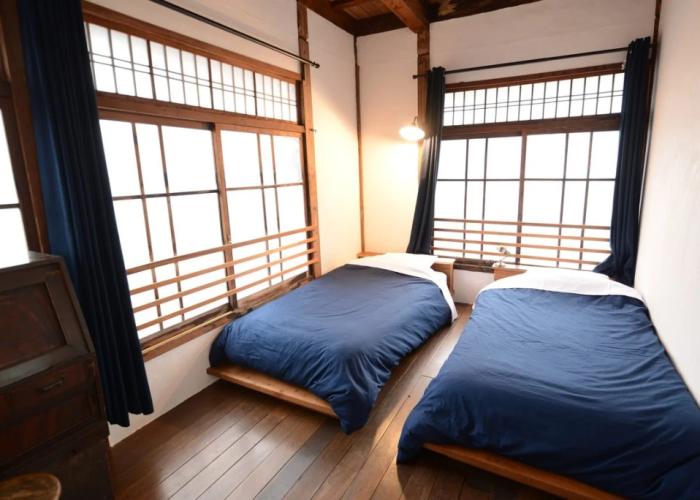 Taketa station hostel cue