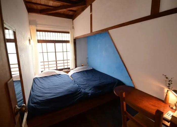 Taketa station hostel cue