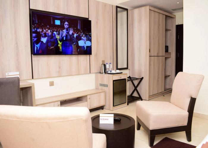 Monty Suites & Golf