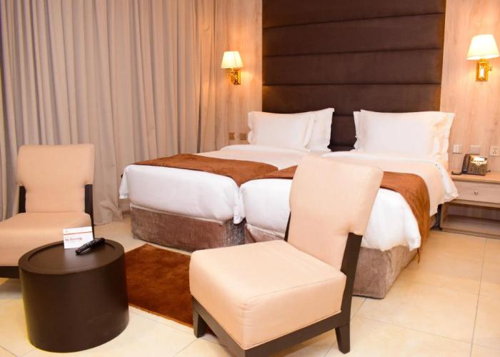Monty Suites & Golf