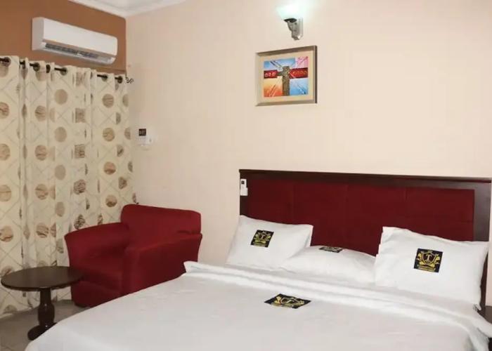 TommsVille Hotels