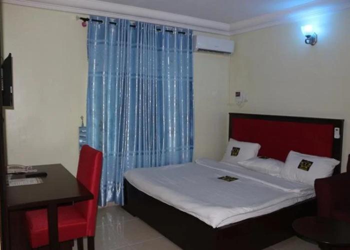 TommsVille Hotels