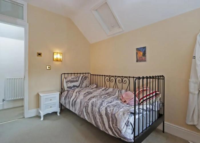 Compton House Snug