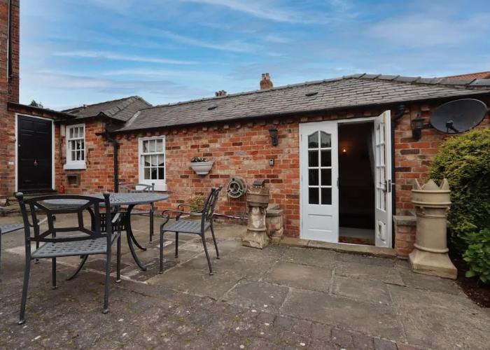 Compton House Snug