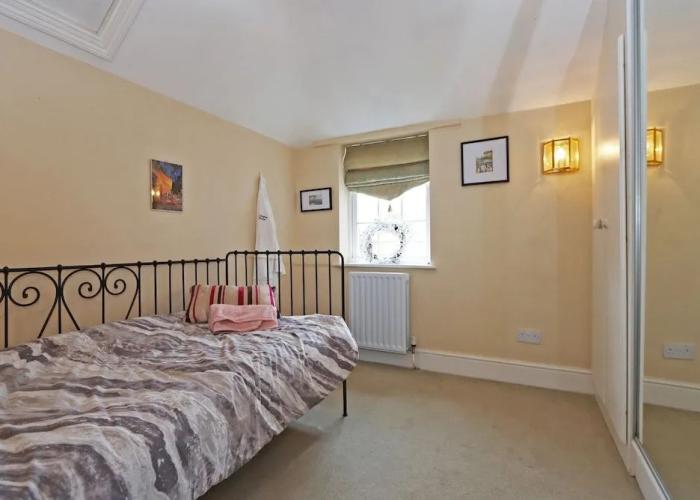 Compton House Snug