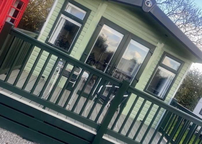 Homely 2 bed Chalet Tuxford