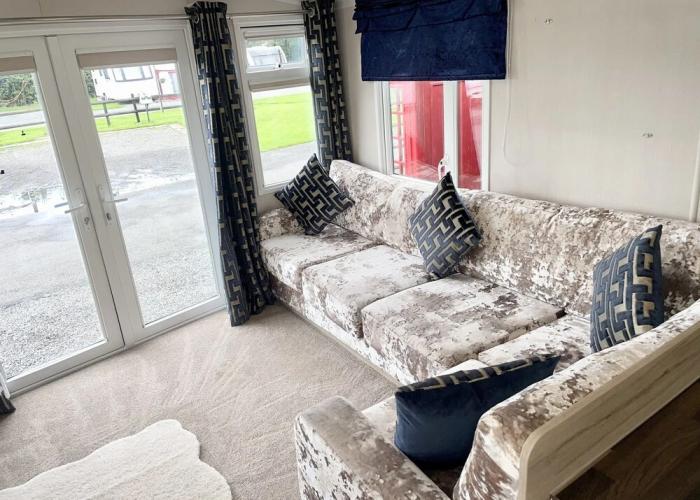 Homely 2 bed Chalet Tuxford