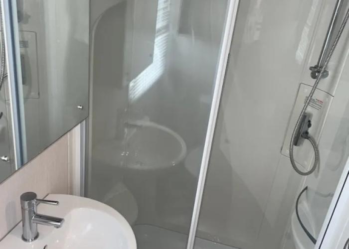 Homely 2 bed Chalet Tuxford