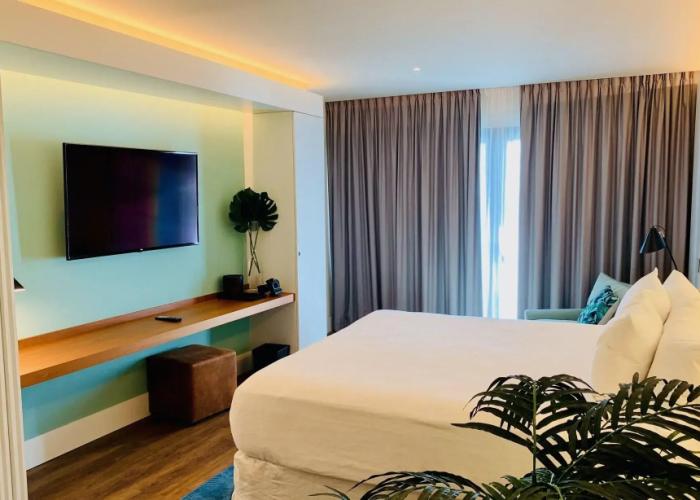 Holland House Beach Hotel