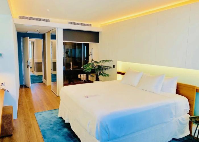 Holland House Beach Hotel