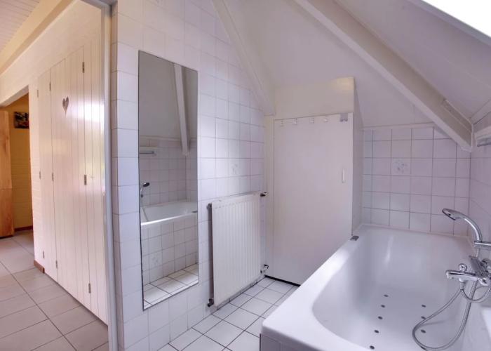 Cozy Holiday Home with Bubble Bath near Zwolle