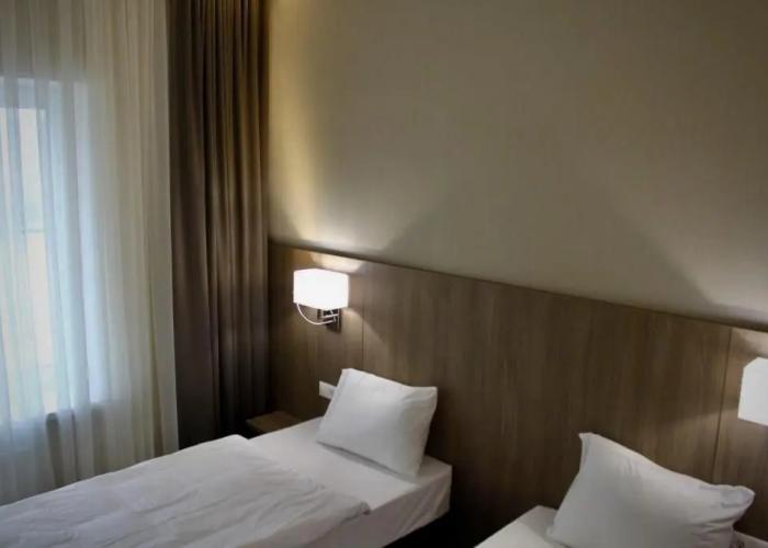 Zapad Port Hotel
