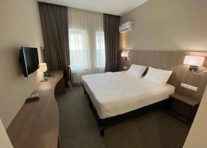 Zapad Port Hotel