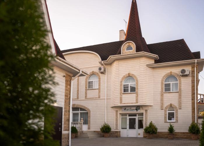 Rivyera Hotel