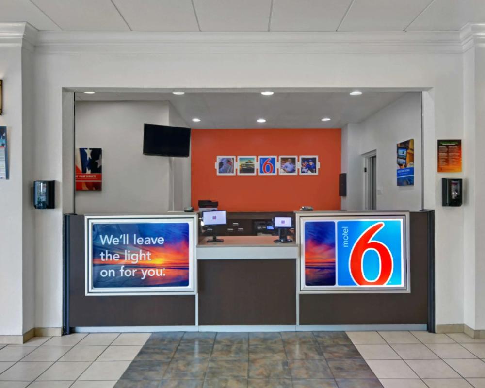 Motel 6 Cutler Bay, FL