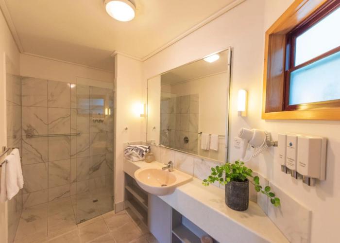 Kingfisher Bay Resort