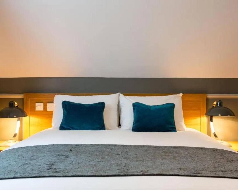 The White Hart by Green King Inns