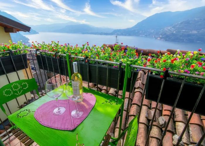 The Green Nest by Lake Como