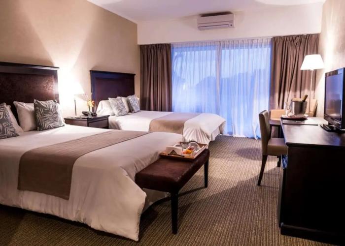Howard Johnson Hotel & Convention Center Madariaga - Carilo