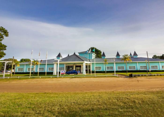 Howard Johnson Hotel & Convention Center Madariaga - Carilo