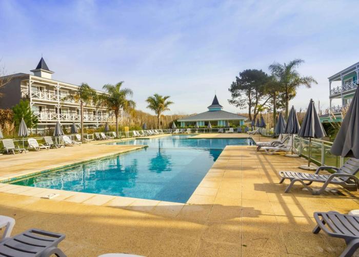 Howard Johnson Hotel & Convention Center Madariaga - Carilo