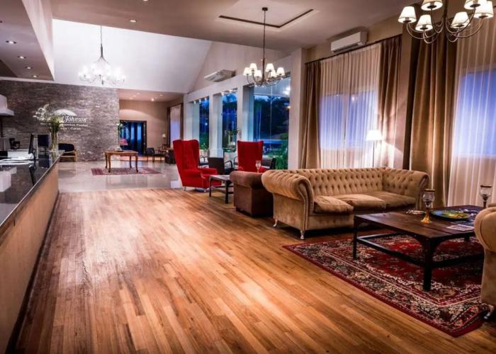 Howard Johnson Hotel & Convention Center Madariaga - Carilo