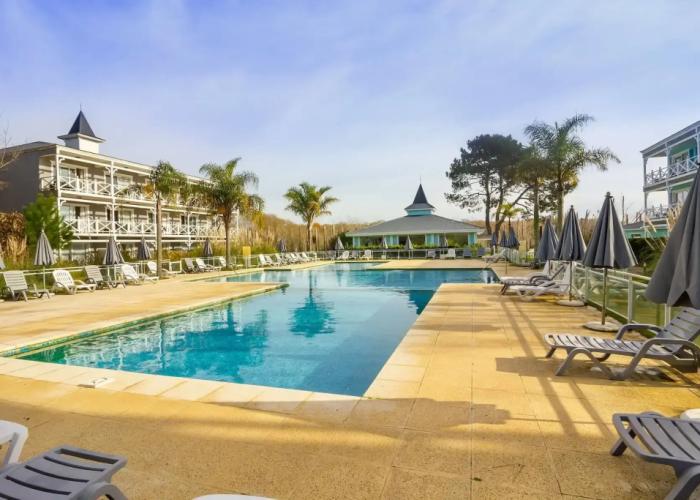 Howard Johnson by Wyndham Carilo Convention Center